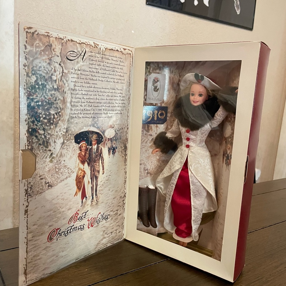 NEW Holiday Memories Barbie 1995 Hallmark Special Edition Mattel 14106